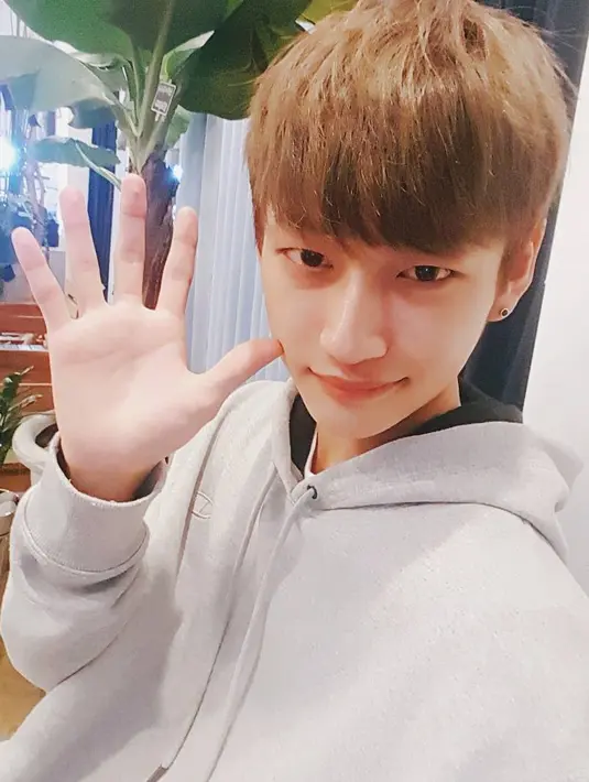 Kim Tae Dong juga sempat meminta maaf karena sudah membuat para penggemarnya kecewa. Apalagi saat dirinya gagal untuk debut dengan JBJ. (Foto: instagram.com/tae____dong)