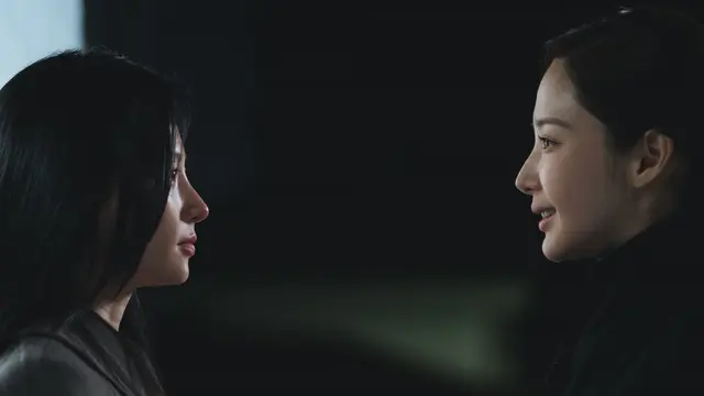 Song Ha Yoon dan Park Min Young dalam Drakor Marry My Husband. (tvN via Soompi)