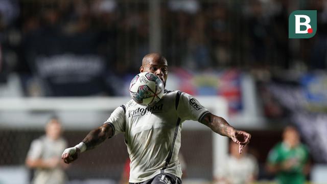 Foto: David da Silva Unjuk Gigi, Persib Bandung Menang Lagi di BRI Liga 1