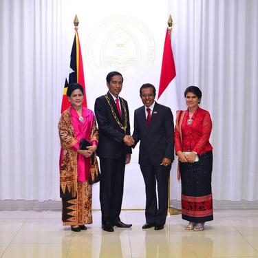 6 Model Kebaya Iriana Saat Mendampingi Jokowi Bertugas