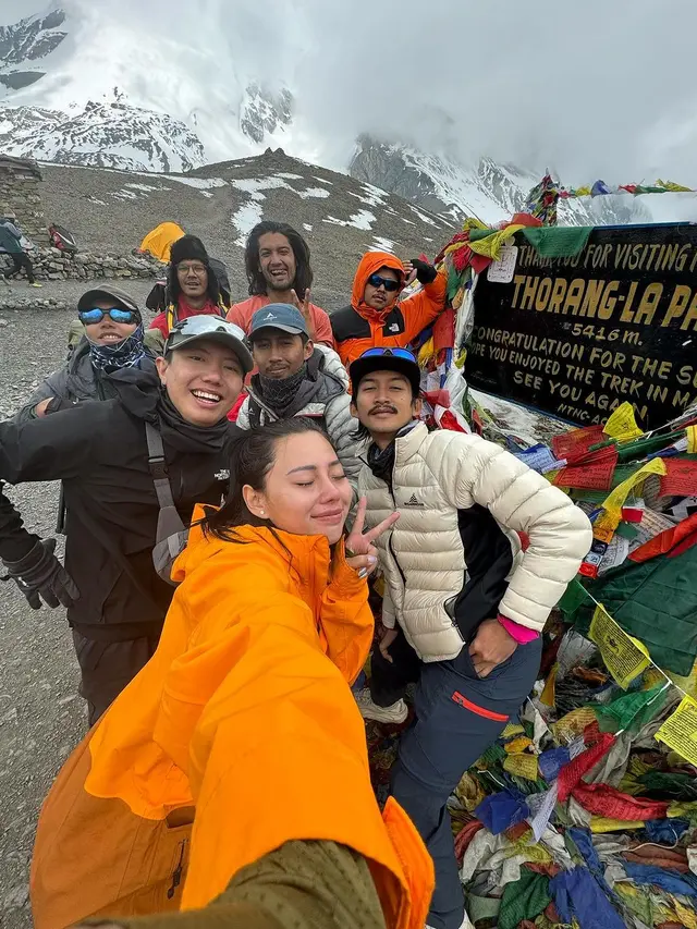 7 Potret Wendy Walters Taklukkan Gunung Annapurna, Disebut Paling Mematikan