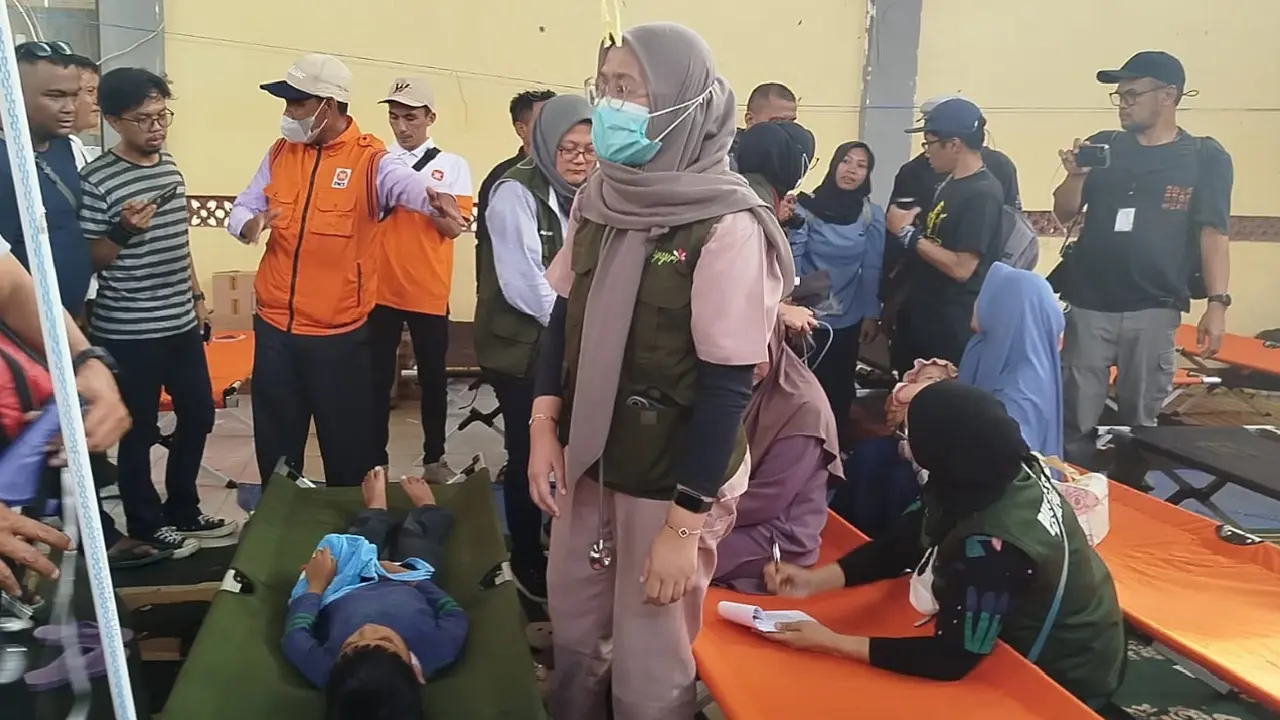 Kondisi para korban di Posko Penanganan Kantor Kecamatan Cipongkor, Kabupaten Bandung Barat