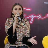 Pelukan Hangat Afgan untuk Rossa karena Cinta dan 
