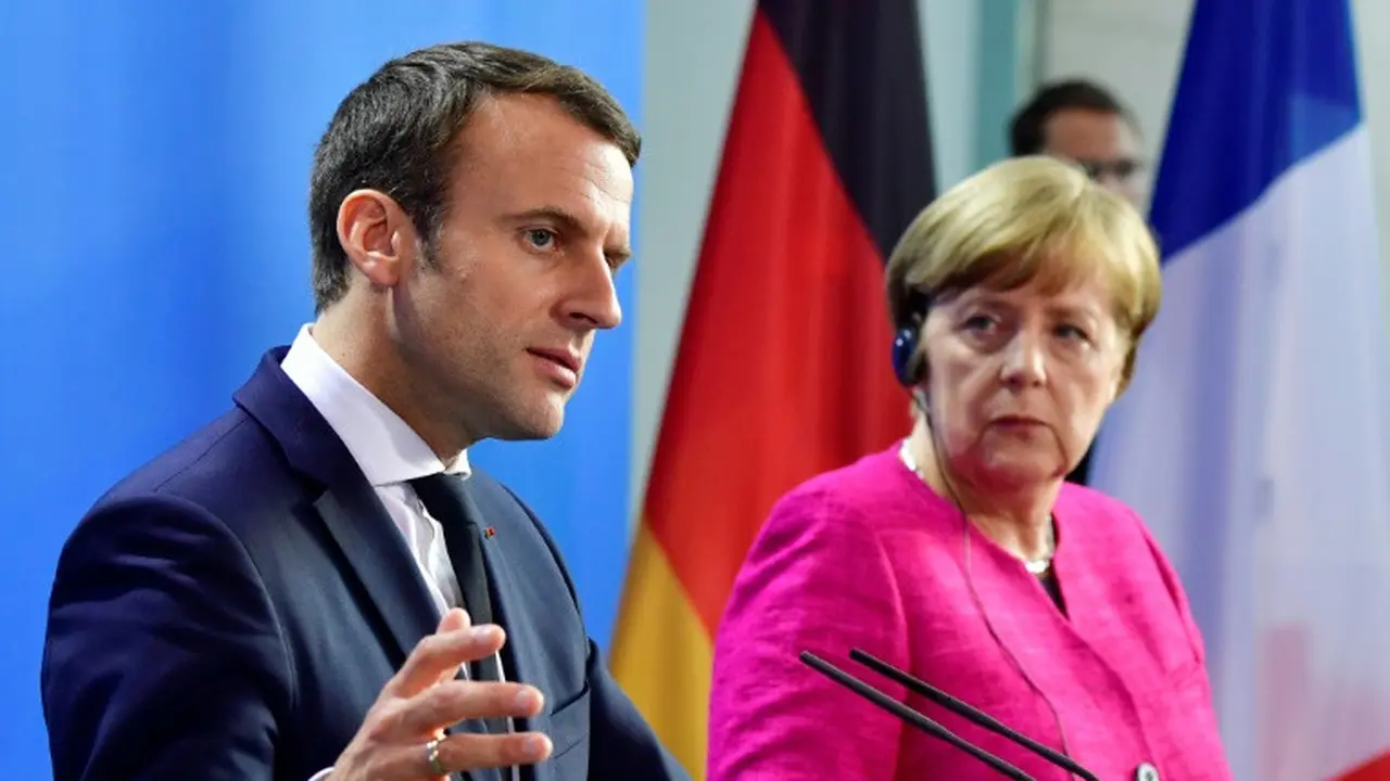 Presiden Prancis Emmanuel Macron dan Kanselir Jerman Angela Merkel