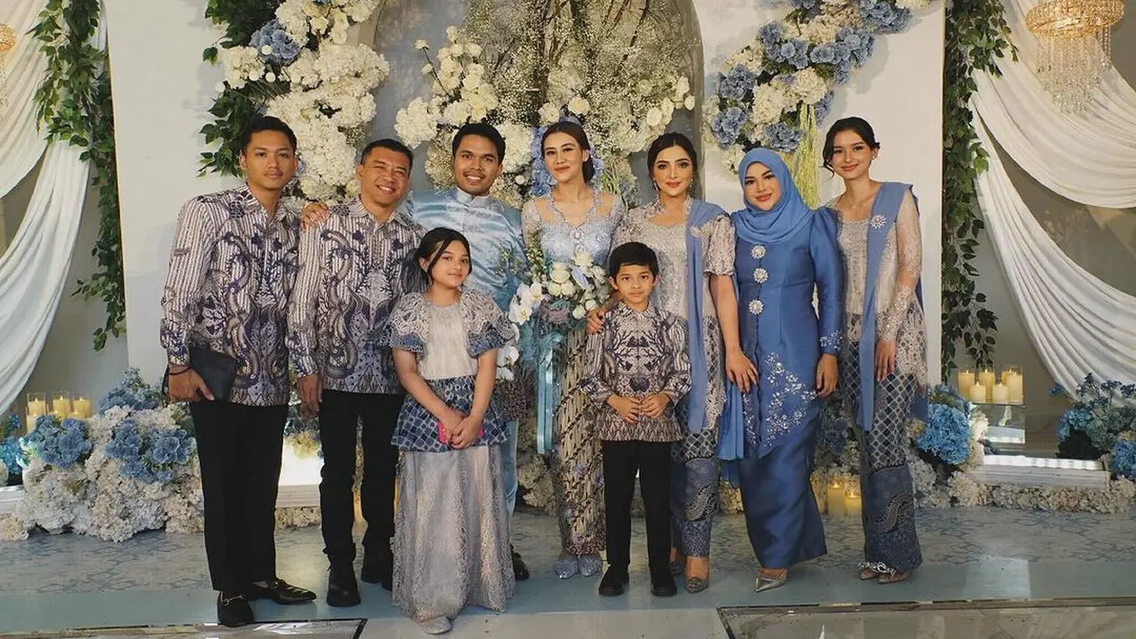 Potret keluarga besar Anang Hermansyah dan Ashanty di acara lamaran Thariq-Aaliyah (Sumber: Instagram/@ashanty_ash)