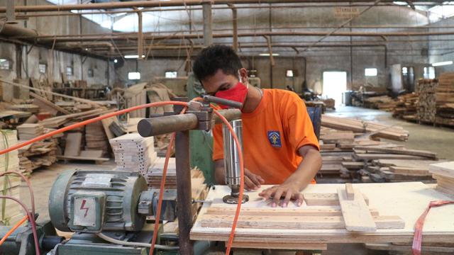 Warga binaan Lapas Porong dilatih sejumlah keterampilan. (Dian Kurniawan/Liputan6.com)