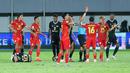 Pada menit ke-66, Phnom Penh Crown harus bermain dengan sepuluh pemain setelah Devit Yem mendaptkan kartu merah dari wasit Leow Hong Wei Clarence akibat melanggar Egy Maulana Vikri. (Bola.com/M Iqbal Ichsan)