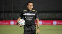 Pemain Dewa United, Egy Maulana Vikri, saat melawan Persik Kediri pada laga BRI Liga 1 di Stadion Indomilk Arena, Tangerang, Jumat (21/7/2023). (Bola.com/Ikhwan Yanuar)