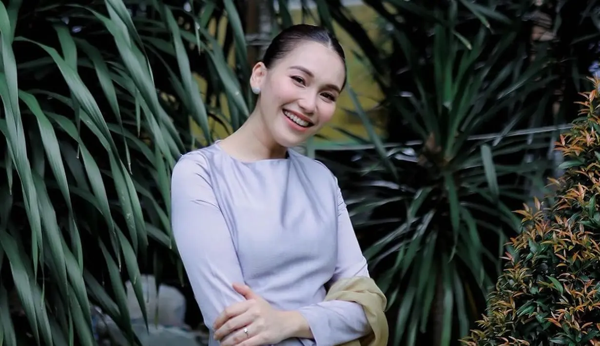 <p>Pengacara Sandy Arifin membenarkan Ayu Ting Ting mendatangi Mabes Polri. Diduga terkait tudingan netizen bahwa Muhammad Fardhana cowok red flag. (Foto: Dok. Instagram @ayutingting92)</p>