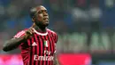 Clarence Seedorf merupakan salah satu jendral lini tengah yang pernah dimiliki AC Milan. Tidak hanya piawai dalam mengatur serangan namun mantan pemain Ajax ini juga handal dalam memutus serangan lawan. (AFP/Giuseppe Cacace)