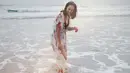 Menilik dari laman Instagramnya, sahabat Jessica Mila ini selalu memilih pantai untuk melepas penatnya dari padatnya aktivitas syuting. Keindahan pantai yang manjakan mata, suara ombak, suara angin hingga pasir pantai memberikan ketenangan untuk kembali mengisi energi sebelum memulai hari baru. (Liputan6.com/IG/@pammybowie)