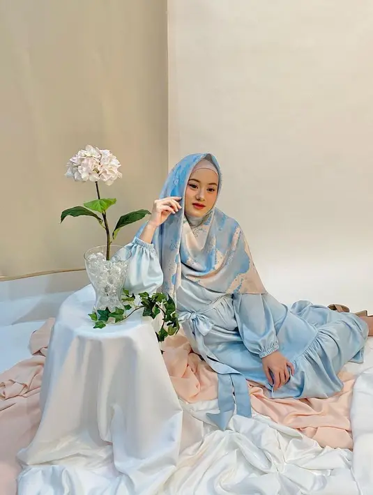 Lebih lanjut Dinda mengatakan, kunci utama cepat sembuh dari Covid-19 adalah pikiran yang selalu positif. Menurutnya, jika selalu bersemangat akan membuat proses penyembuhan menjadi lebih cepat. (Instagram/dindahw)