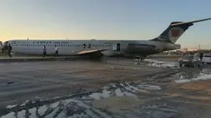 Pesawat penumpang Iran tergelincir dan keluar dari landasan saat akan mendarat di Kota Bandar-e Mahshahr, Iran (27/1/2020). Maskapai Caspian Airlines yang membawa sekitar 150 penumpang dan kru pesawat tersebut terbang dari Bandara Mehrabad, Teheran. (IRINN/ AFP)