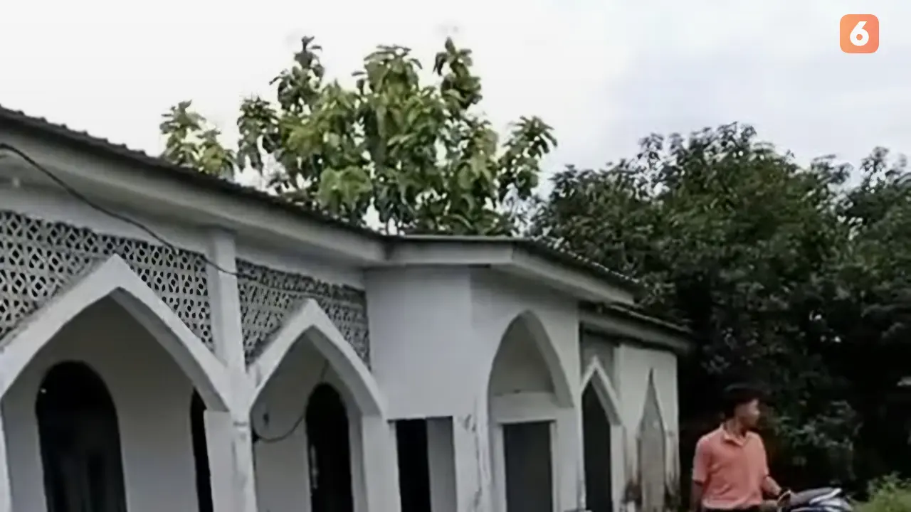 Diduga berbuat mesum, guru dan siswi SMP digerebek warga  (Liputan6.com/Fauzan)