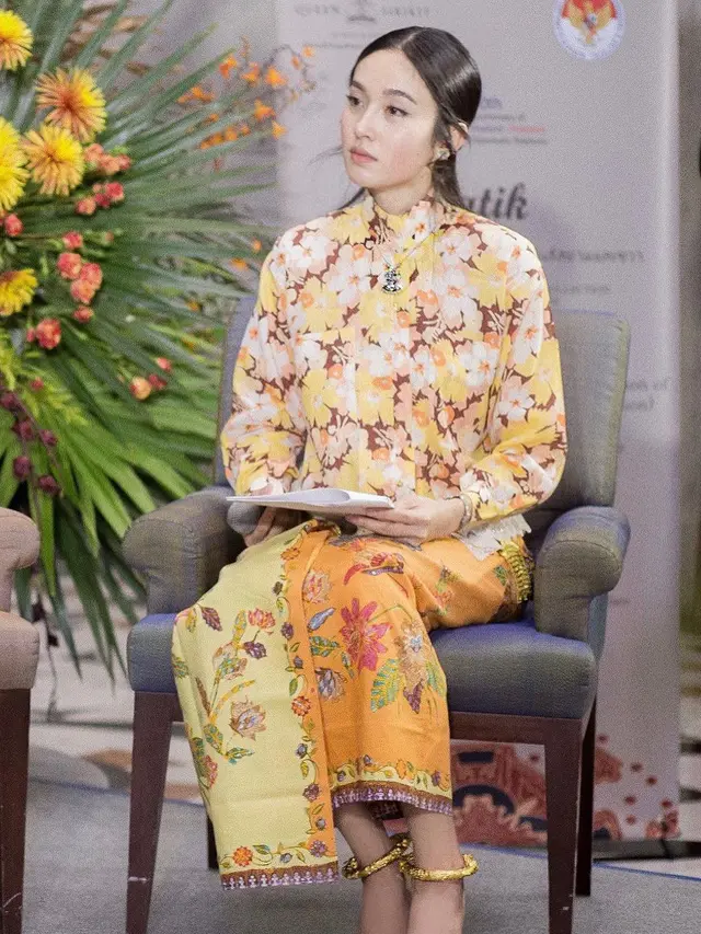 6 Potret Nong Poy Transgender Tercantik Pakai Baju Tradisional, Anggun Berkebaya