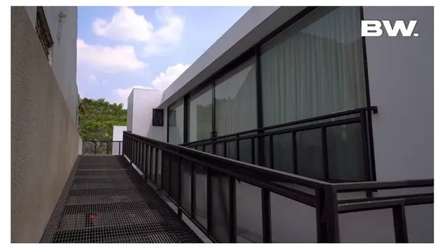 8 Potret Rumah Mewah Sammy Simorangkir, Berkonsep Loop House
