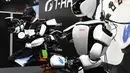 Robot humanoid generasi ketiga T-HR3 bermain lego saat Pameran Robot Internasional 2017 di Tokyo (29/11). Robot T-HR3 merupakan teknologi canggih yang dapat membantu memenuhi kebutuhan mobilitas manusia. (AFP/Toru Yamanaka)