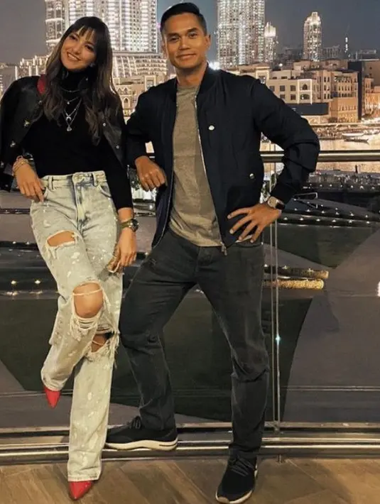 Intip gaya kompak Nia Ramadhani liburan berdua bersama Ardi Bakrie di Belanda. (Instagram/ramadhaniabakrie).