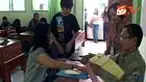 Meski jengkel dan kesal, sejumlah orangtua terpaksa kembali melakukan pendaftaran ulang di sejumlah SMA. Ini terpaksa dilakukan akibat server data pendaftaran peserta didik baru yang sudah dilakukan pekan lalu rusak. 