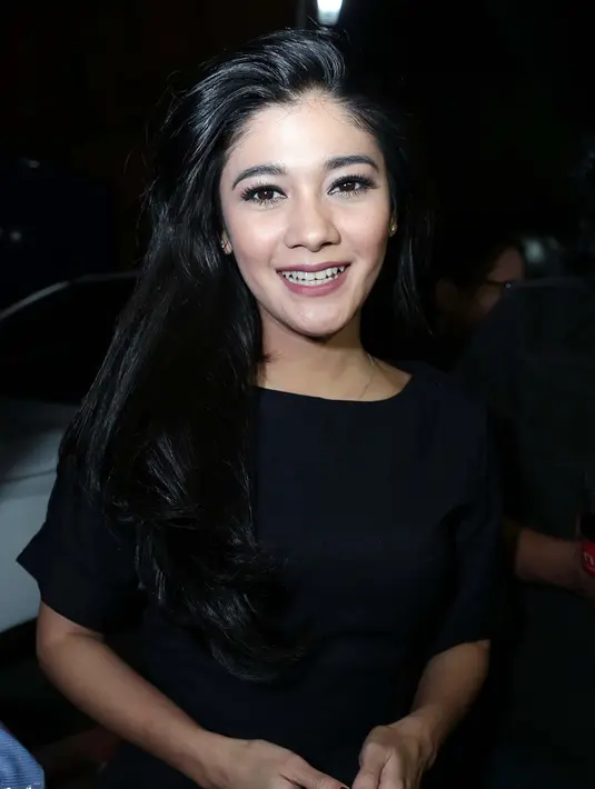 Seperti diketahui, perceraian orangtuanya, Jamal Mirdad dan Lydia Kandou dijadikan pelajaran oleh Naysila. Meski merasakan sedih tapi ia sadar bahwa jalan hidup orang masing-masing. (Deki Prayoga/Bintang.com)