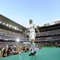 Cristiano Ronaldo saat diperkenalkan sebagai pemain baru Real Madrid di Stadion Santiago Bernabeu, Madrid, 6 Juli 2009. CR7 didatangkan dari MU dengan transfer sebesar 94 juta Euro. (AFP/Dani Pozo)