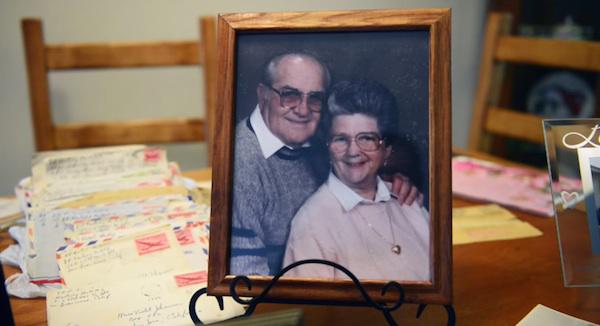 Kakek Floyd dan Nenek Violet pasangan cinta sejati | Photo: Copyright elitedaily.com