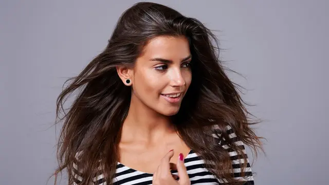 Model Rambut Side Swept Waves /freepik.com