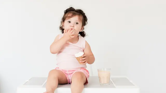 Kapan Bayi Boleh Makan Yogurt? Ini Usia yang Dianjurkan dan Aturan Aman Memberikannya
