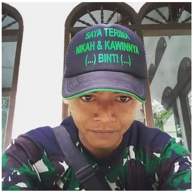 6 Tulisan di Topi Ini Absurd Banget, Nyelenehnya Bikin Senyum
