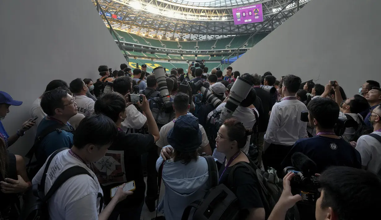<p>Pertandingan Argentina kontra Australia menjadi laga yang dinantikan pecinta sepak bola di China. Sekitar 70.000 penonton dipastikan akan menyaksikan langsung laga tersebut di stadion. (AP Photo/Andy Wong)</p>