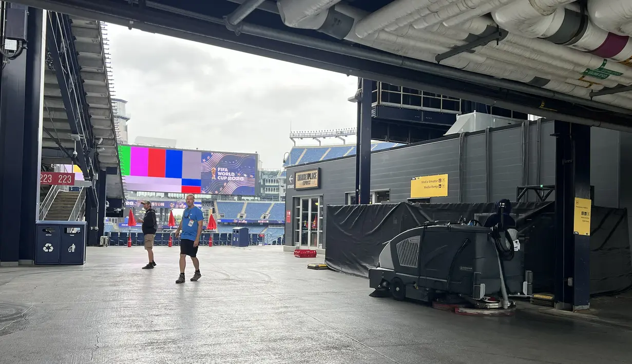 Area lobi Gillette Stadium di Foxborough, Boston, AS, tampak lengang saat persiapan menjelang penyelenggaraan pertandingan Piala Dunia 2026, Kamis (18/6/2026). Jalur sirkulasi penonton, ruang layanan, serta akses menuju tribun telah disiapkan untuk memastikan kelancaran mobilitas puluhan ribu suporter saat hari pertandingan. (KLY Sports/Hery Kurniawan/Adv/Powerade)