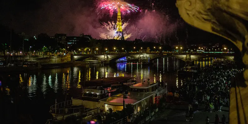 Kembang Api Perayaan di Hari Bastille