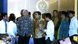 Wakil Ketua DPR Fadli Zon menerima sejumlah pengurus keluarga besar HMI di ruang rapat pimpinan DPR di Komplek Parlemen, Senayan, Jakarta, Jumat (11/11). Pertemuan tersebut membahas penangkapan  sejumlah aktivis HMI. (Liputan6.com/Johan Tallo)
