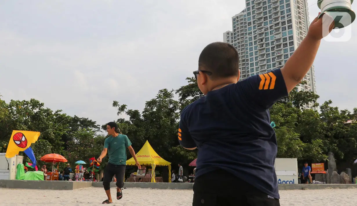 Pihak pengelola Taman Impian Jaya Ancol mencatat, sejak 10 hingga 13 Mei 2025, total pengunjung lokasi wisata tersebut mencapai 154.140 orang. (Liputan6.com/Herman Zakharia)