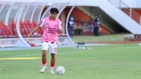 Gelandang andalan Shin Tae-yong di Timnas Indonesia U-20, Zanadin Fariz, akhirnya kembali masuk dalam daftar line-up Persis Solo setelah sempat absen selama enam bulan karena cedera. (Bola.com/Radifa Arsa)