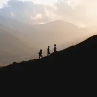 ilustrasi arti mimpi mendaki gunung/ Francesco Califano/unsplash