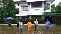 Depan Rumah Kapolri Listyo Sigit Banjir 30 Cm Akibat Hujan Deras