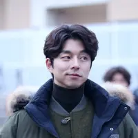 Hal itu terungkap dari tipe wanita idaman dari pemain film Train to Busan ini. Seperti yang dilansir dari Naver, Gong Yoo mengaku senang dengan wanita yang punya penampilan biasa saja. (Foto: Soompi.com)