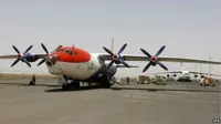 Pesawat kargo pembawa bantuan Palang Merah Internasional berhasil mendarat di Yaman. "Kargo yang baru berbobot 35,6 ton." 