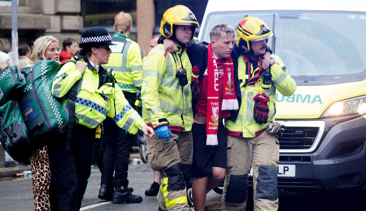 Momen euforia ribuan suporter Liverpool dalam parade kemenangan  Premier League berubah menjadi kepanikan setelah sebuah mobil menerobos kerumunan di pusat kota pada Senin (26/5/2025). (Owen Humphreys/PA via AP)