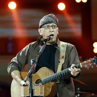 Iwan Fals sang legendaris di dunia musik tanah air, tentunya tak akan asing di mata maupun telinga publik. Karenanya tak ada yang tak mengenal dirinya, terlebih lagi karya-karyanya yang sering didengarkan oleh berbagai kalangan. (Deki prayoga/Bintang.com)