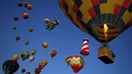Ratusan balon udara menghiasi langit Readington, New Jersey, Amerika Serikat, (25/7/2014). (REUTERS/Eduardo Munoz)