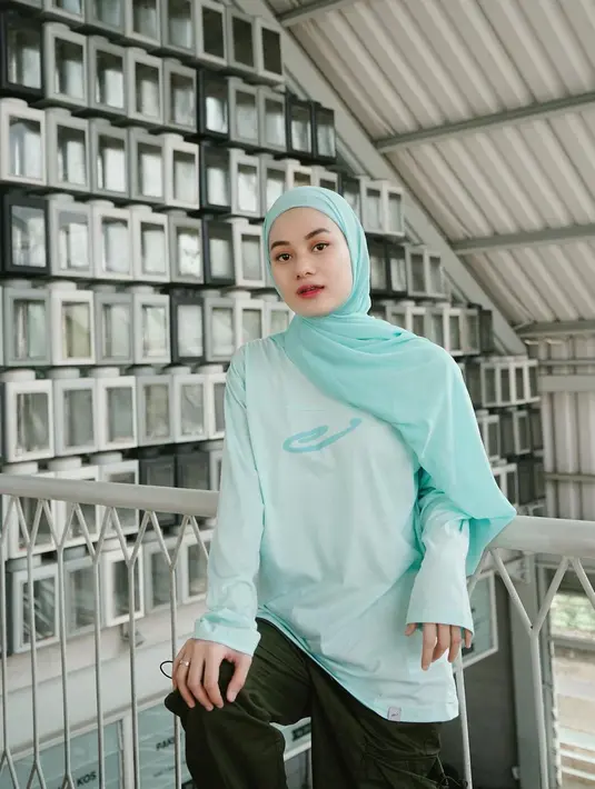 Melihat kondisi ayahnya, Dinda pun mengubah cara berpikirnya. Dan juga lebih semangat berkarier demi mendapatkan uang lebih untuk kebutuhan ayahnya berobat. (Instagram/dindahw)