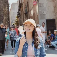 Paras cantik yang dimiliki Amanda Rawles memang tak pernah bosan untuk dilihat. Selain kulitnya yang putih, gaya berbusana Amanda yang pastinya sangat menarik. Apalagi buat kaum lelaki. (Instagram/amandarawles)