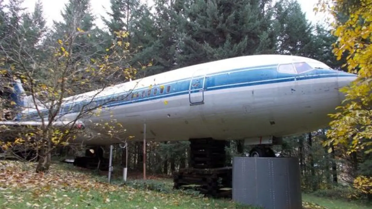 Tak Biasa, Pria Ubah Boeing 727 Jadi Rumah di Tengah Hutan