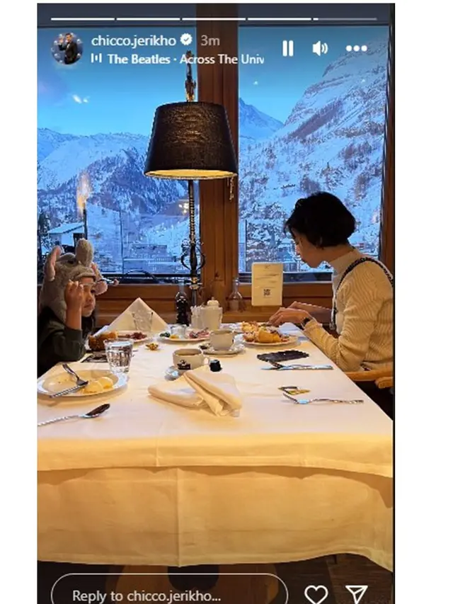 7 Potret Chicco Jerikho Ajak Istri dan Anak Liburan di Swiss, Penuh Bahagia