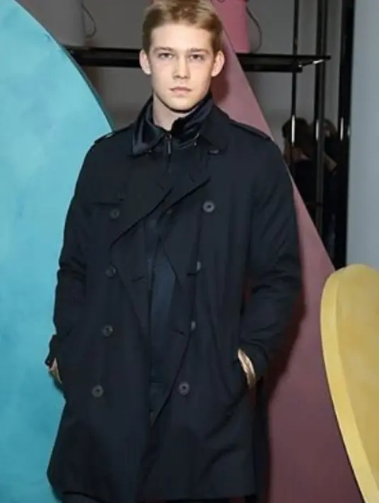 Beberapa waktu lalu Taylor disiarkan rela melakukan perjalanan bolak-balik dari Nashville ke Inggris. Hal tersebut dilakukan lantaran ingin bertemu dengan Joe Alwyn. Begitu juga dengan Joe yang mengunjungi Taylor di New York. (Instagram/joe.alwyn)