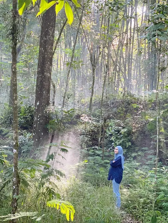 Tidak sampai di situ, Zaskia mengakui proses persalinan kali ini memang berbeda dari sebelumnya. Bahkan, ia harus berpisah sementara dengan sang anak yang harus dipasang alat bantu napas, sedangkan Zaskia masih pemulihan pascaoperasi. (Instagram/zaskiadyamecca)