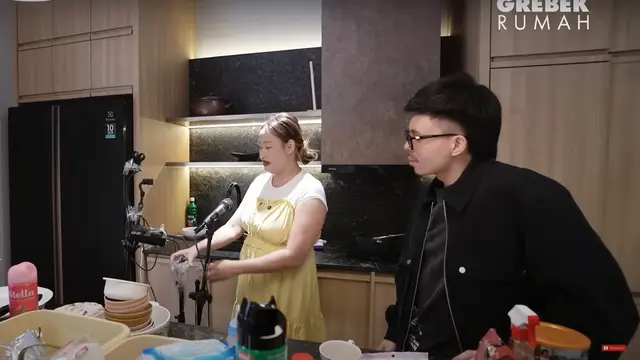 6 Potret Dapur Rumah Pinkan Mambo, Jadi Tempat Produksi Donat Viral