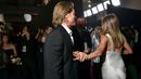 Brad Pitt dan Jennifer Aniston saling menyapa pada SAG Awards 2020 di Shrine Auditorium, Los Angeles, Minggu (19/1/2020). Brad Pitt dan Jennifer Aniston terlihat berinteraksi di hadapan kamera awak media untuk pertama kalinya sejak bercerai pada 2005 lalu. (Emma McIntyre/Getty Images for Turner/AFP)